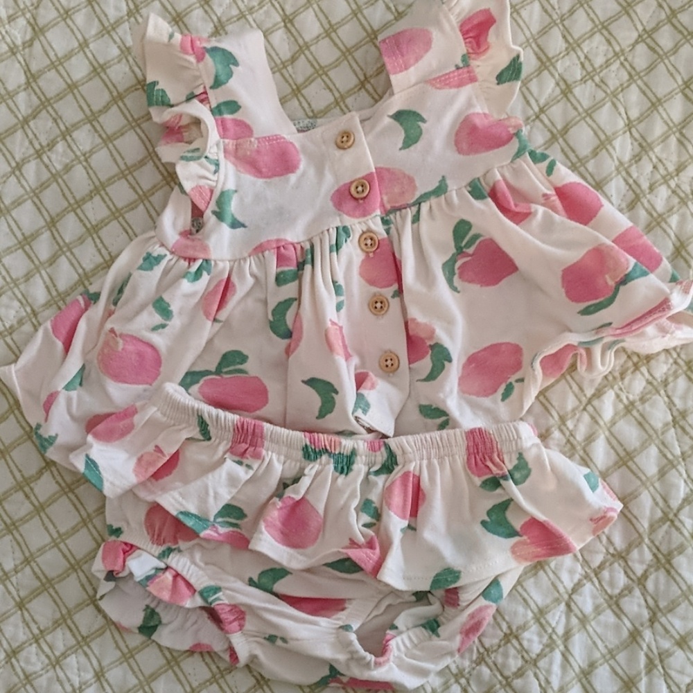 Peaches outfit